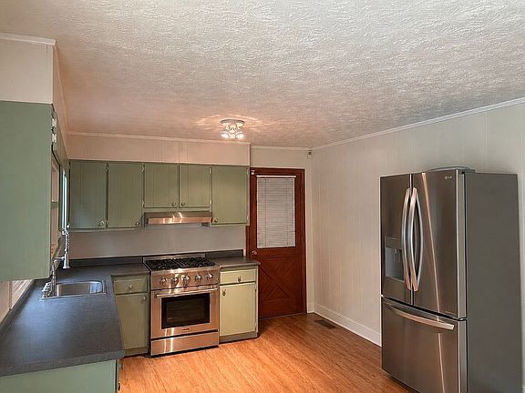 3rd image of 105 Arrowood Rd