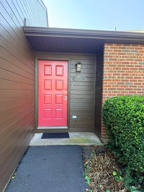 3 bed, $1,975 — Photo 2