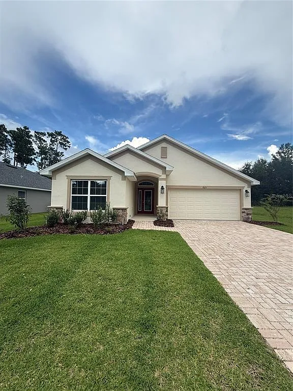 3 bed, 2.0 bath, 1720 sqft, $2,400 — Photo 1