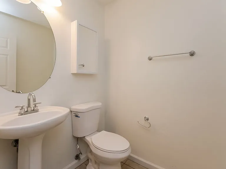 7233 S 40th Ave — Photo 13
