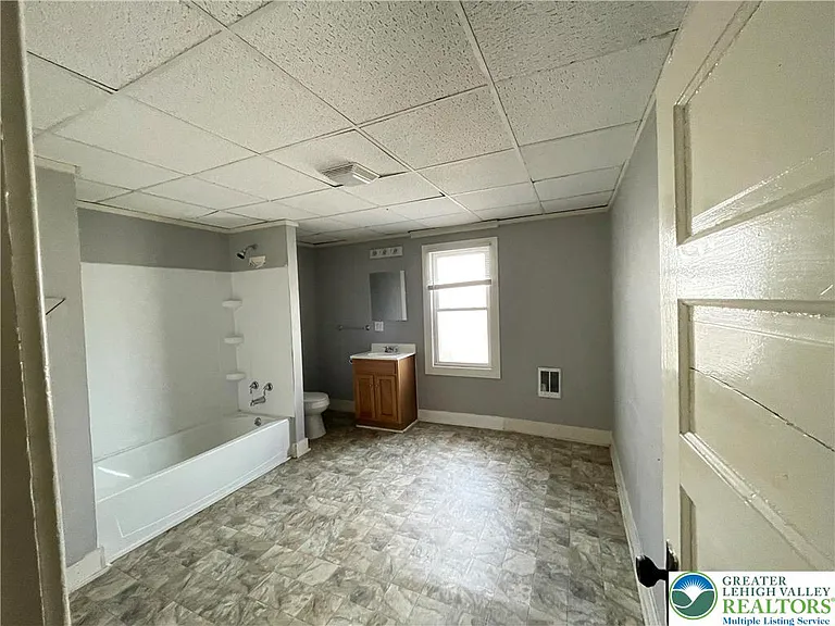 10 Valley St #3 — Photo 4