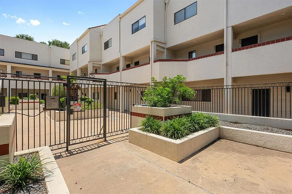 Building Photo - 2605 Enfield Rd #223