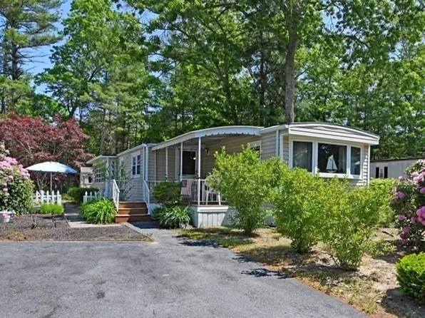 70 Crown Dr, West Wareham, MA 02576