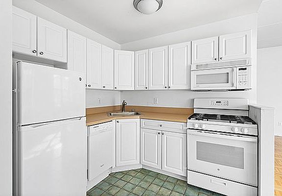 3rd image of 129 Boerum Pl APT 6G