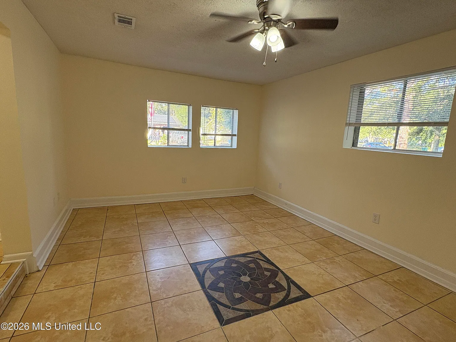 4 bed, 1.5 bath, 1437 sqft, $1,600 — Photo 2