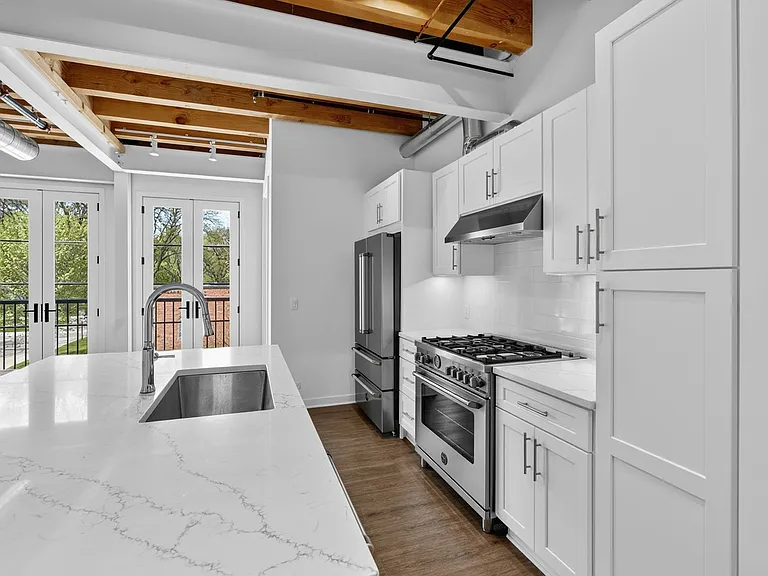 1401 N Western Ave — Photo 24