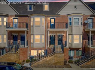 41582 Hamlet Ln #68, Novi, MI 48375