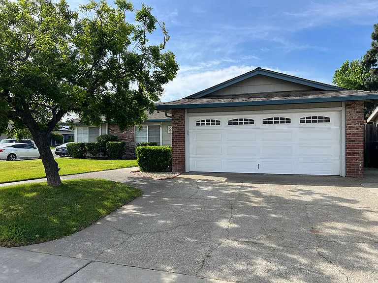 838 El Dorado St — Photo 3