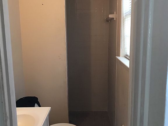 4th image of 4330 Melwood St E