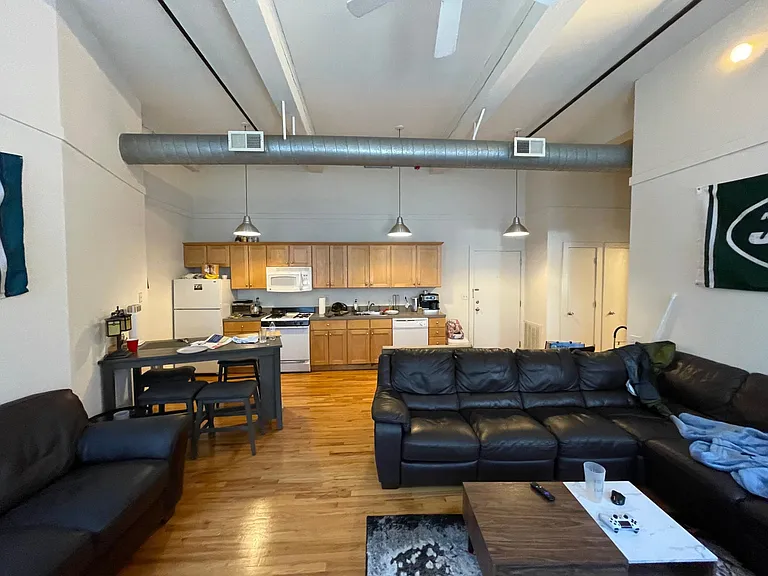 1015 Jefferson St #205 — Photo 2