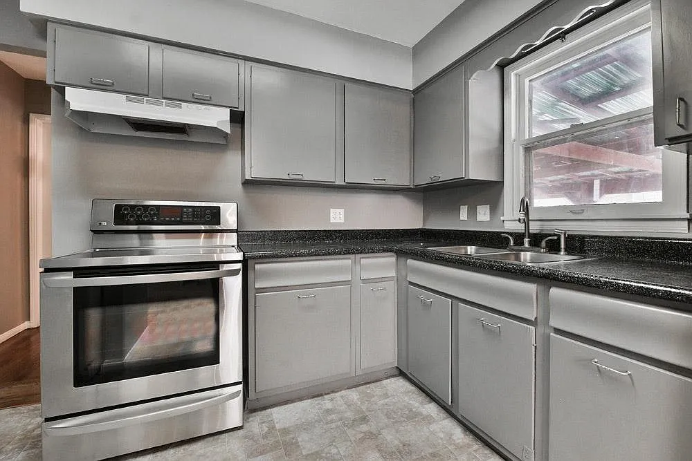 5512 Orchard Avenue — Photo 2