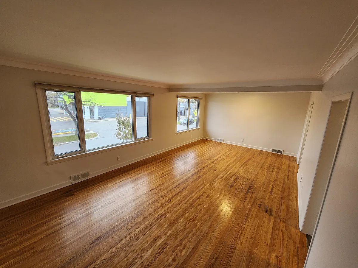 Building Photo - 204 Bronx Ave #2