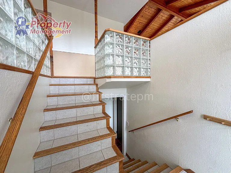 2624 N Hillway Dr — Photo 3