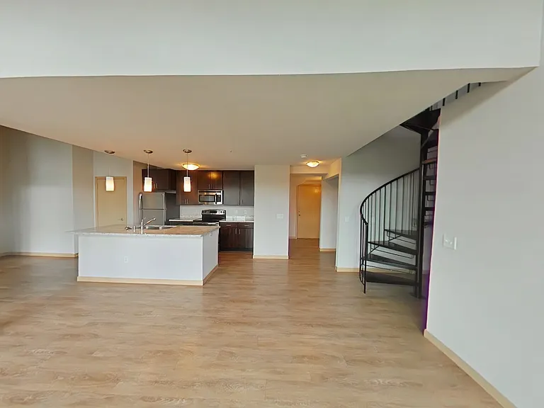 902 Drake St — Photo 122