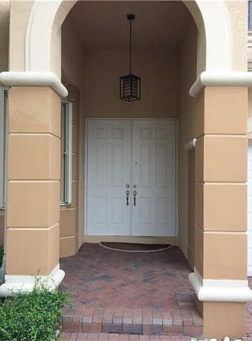 1st image of 10938 NW 80th Ln