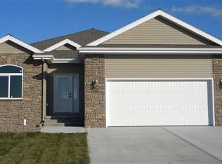 4709 10th Avenue Pl, Kearney, NE 68845