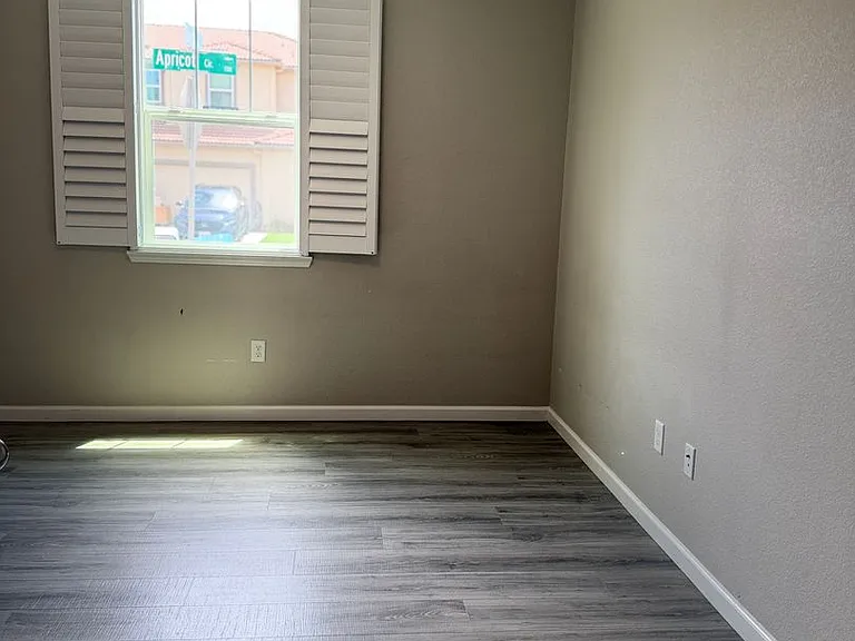 700 Apricot Cir — Photo 35