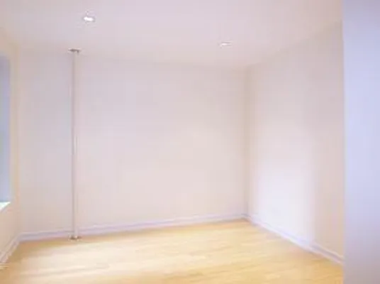 Rented by R New York | media 23