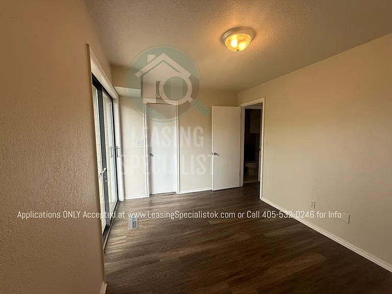 127 W Acres St #E — Photo 21
