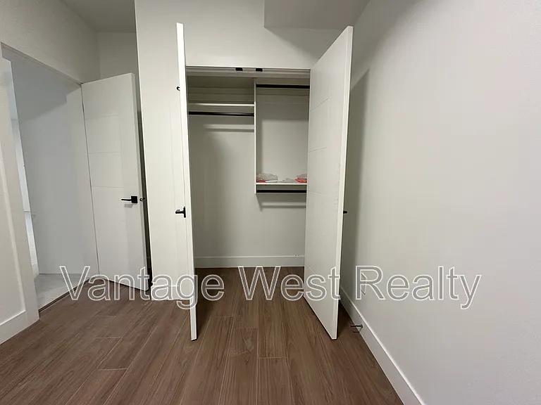 3757B Astoria Dr — Photo 11