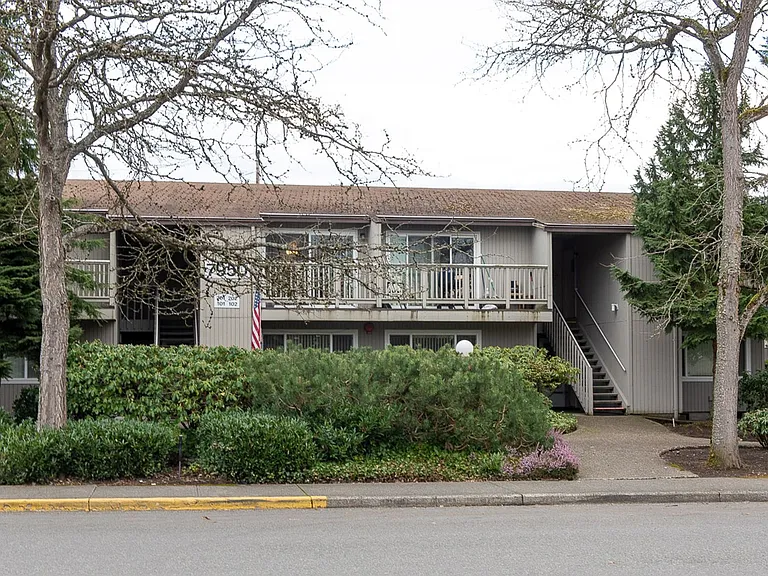 7950 168th Redmond — Photo 1