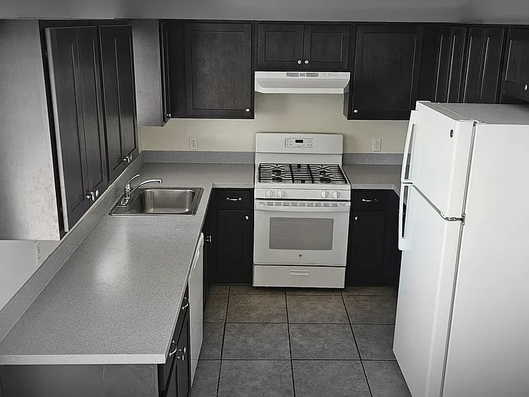 715 S Skyline Way #B — Photo 4