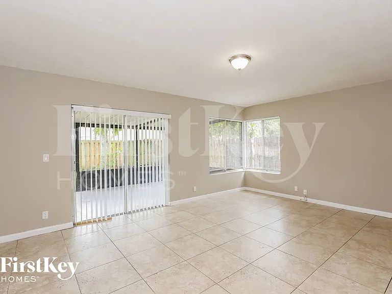 7200 NW 46th St — Photo 4
