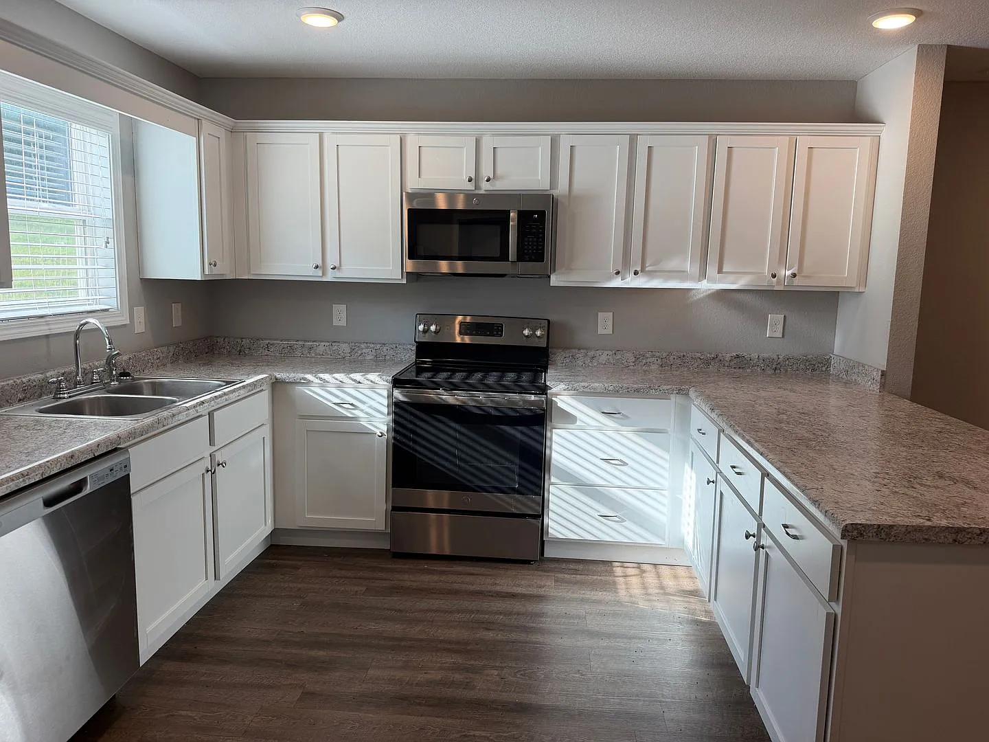 Dawn Valley Duplexes — Photo 4