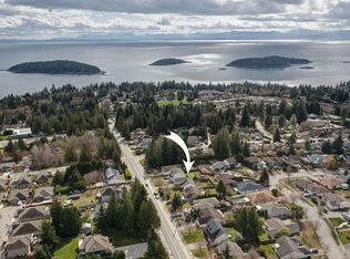 5621 Nickerson Rd, Sechelt, BC V7Z 0M6