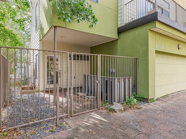 4124 Spencer St — Photo 55