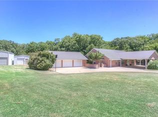 359 Twin Creek Dr, Azle, TX 76020