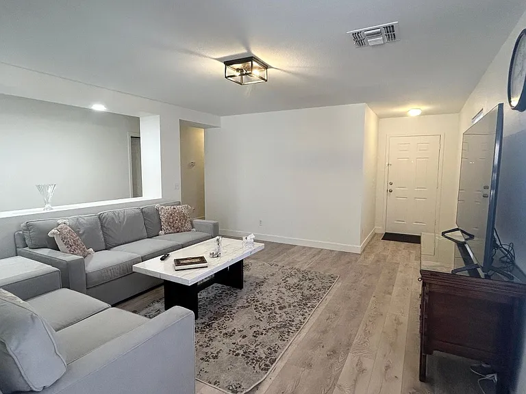 1722 W Amberwood Dr — Photo 7