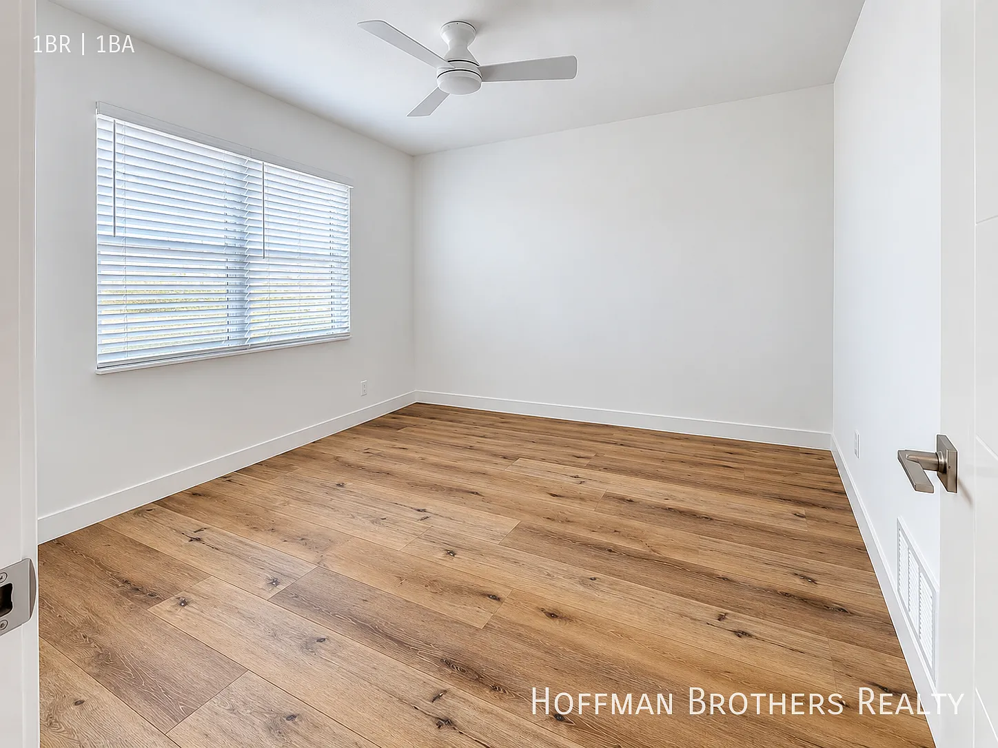 Modern Apartment with a Clean, Private Living Arrangement — Photo 4