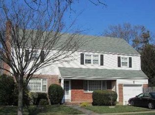 65 Rowe Ave, Lynbrook, NY 11563
