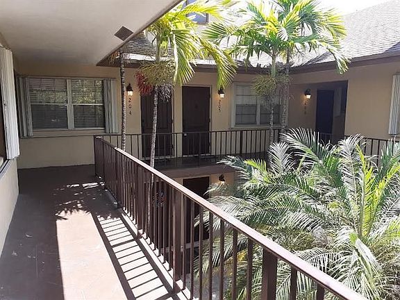 4th image of 510 NE 17th Ave APT 202