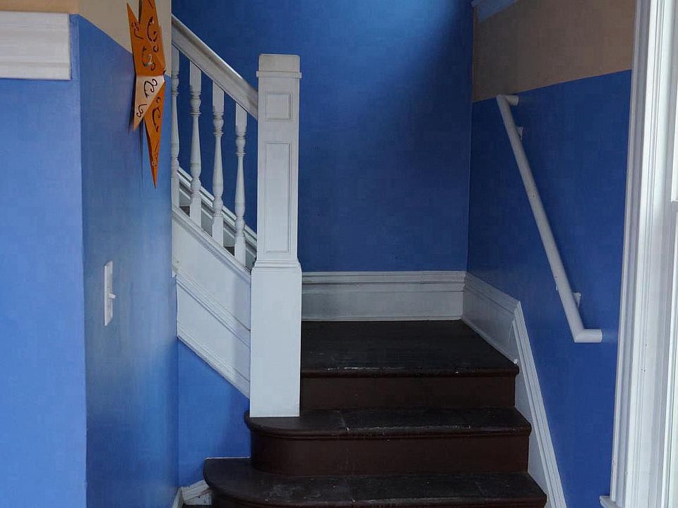 What a great entryway!