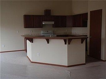 3rd image of 180 Goldmyer Dr