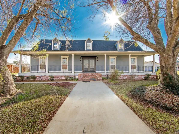 215 Saint Peter St, Raceland, LA 70394