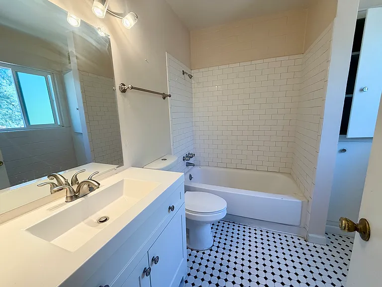 L6 — Photo 27