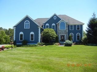 3 Skyline Dr, Tyngsboro, MA 01879