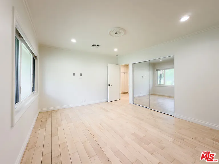 1094 Garden Ln — Photo 15