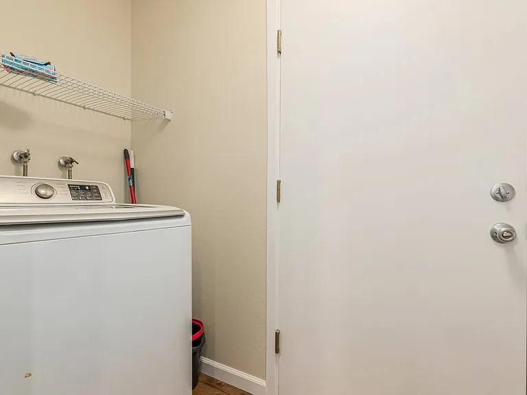 1949 E Inverness Cir — Photo 18