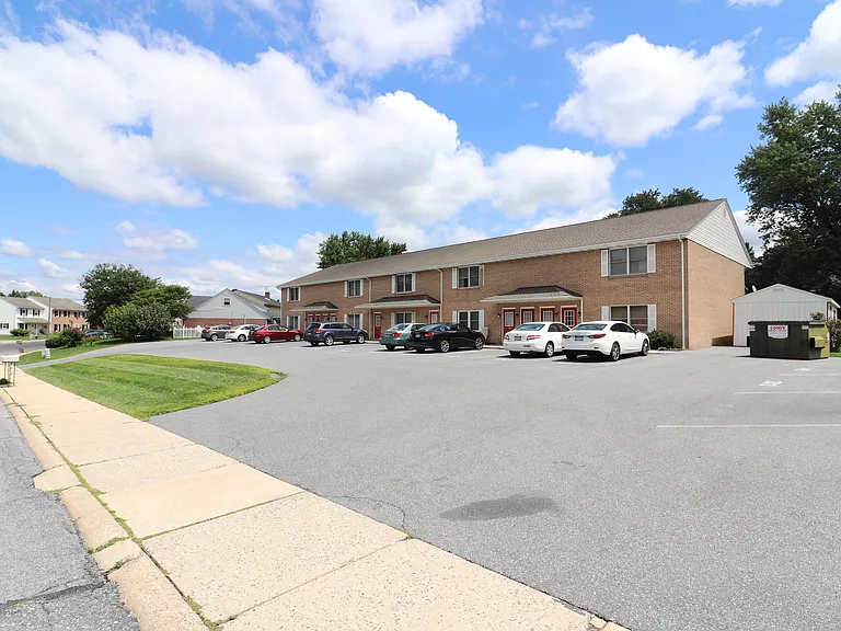 209 Colonial Dr — Photo 23