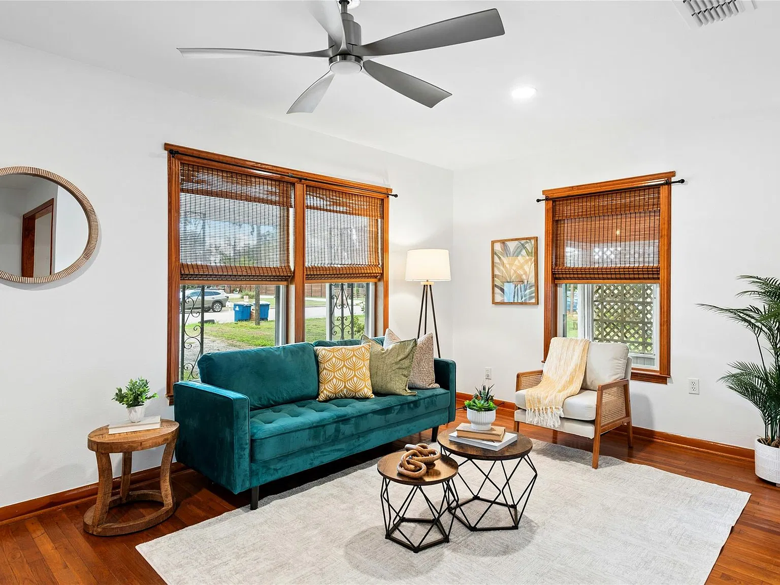 3 bed, 1.0 bath, 1230 sqft, $2,000 — Photo 4