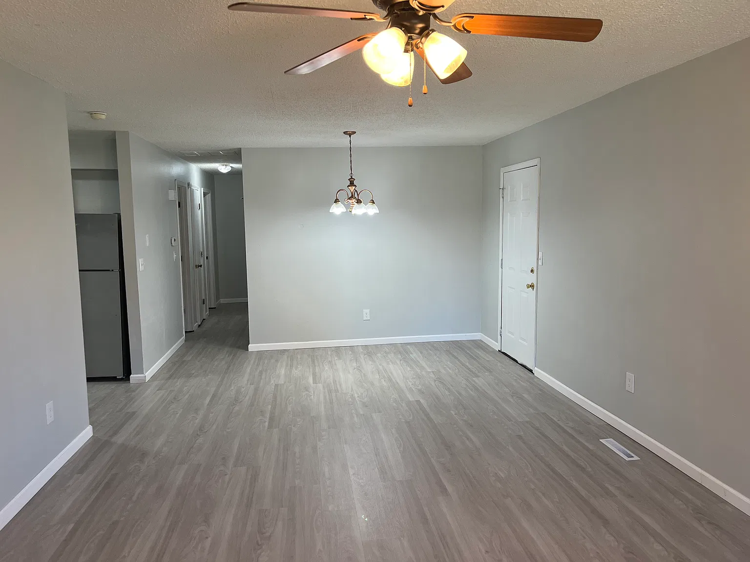 2 bed, 1.5 bath, 1080 sqft, $1,050 — Photo 3