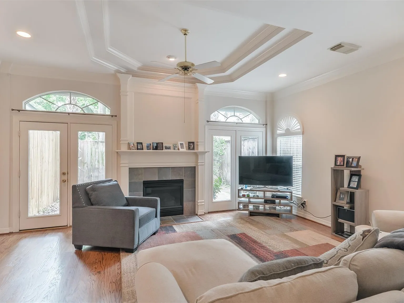3 bed, 2.5 bath, 2402 sqft, $2,900 — Photo 4
