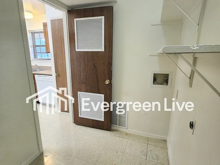 124 Crusader Ct — Photo 13