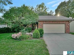 5937 Woodstock Ave, Lincoln, NE 68512