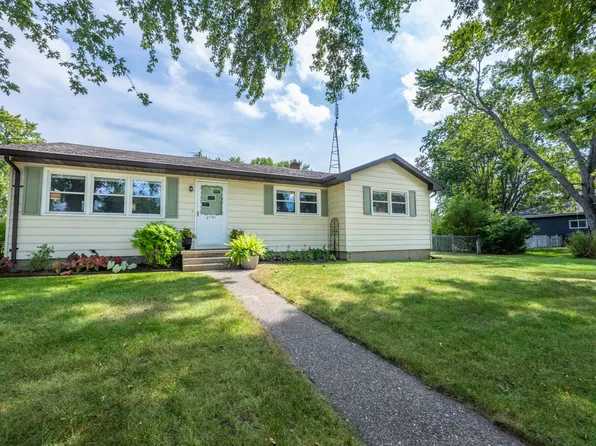 2791 Carrie Ln, Saint Joseph, MI 49085