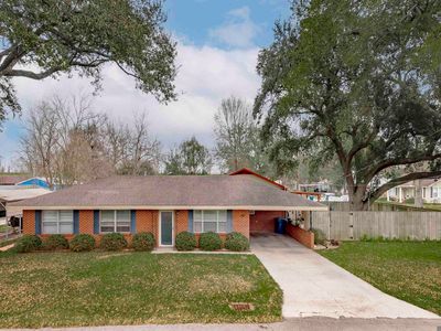310 Pine St, Port Allen, LA, 70767